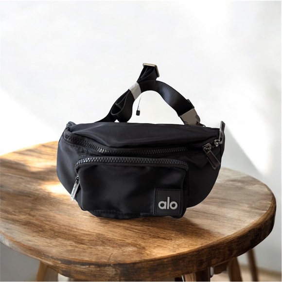 ALO Yoga Black Explorer Bag - Picture 1 of 6